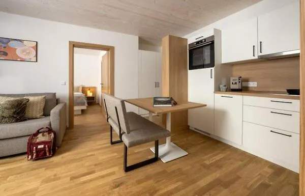 Manggei-bau Und Apartman *